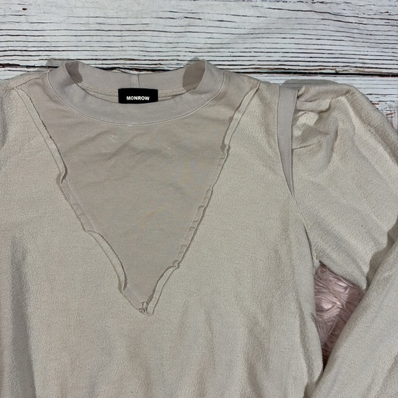 Monrow Women's Supersoft Fleece Sweatshirt With Tucked Sleeve - Picture 7 of 9